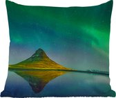 Sierkussen Buiten - Noorderlicht - Berg - Water - IJsland - Natuur - 60x60 cm - Weerbestendig