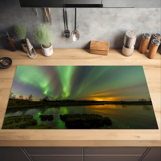 KitchenYeah® Inductie beschermer 91.2x52 cm - Het noorderlicht boven het Nationaal park Þingvellir in IJsland - Kookplaataccessoires - Afdekplaat voor kookplaat - Inductiebeschermer - Inductiemat - Inductieplaat mat