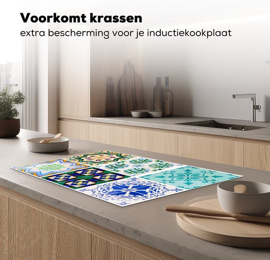 KitchenYeah® Inductie beschermer 80x52 cm - Tegels - Blauw - Patronen - Kookplaataccessoires - Afdekplaat voor kookplaat - Inductiebeschermer - Inductiemat - Inductieplaat mat