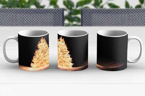 Mug - Un sapin de Noël illuminé la nuit - 350 ML - Tasse - Cadeau de Noël - Cadeaux de Noël - Cadeau de Noël Homme - Cadeau de Noël Femme