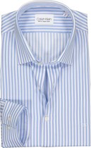 Calvin Klein slim fit overhemd - lichtblauw met wit gestreept - Strijkvriendelijk - Boordmaat: 44