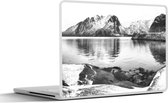 Laptop sticker - 12.3 inch - Winter - Zwart - Wit - Meer - 30x22cm - Laptopstickers - Laptop skin - Cover