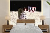 Behang - Fotobehang Astronaut - Maan - Vlag - Amerika - Breedte 260 cm x hoogte 260 cm