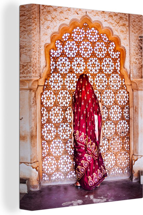 Canvas Schilderij Indiase vrouw bij raam in het Aziatische Jaipur - 90x120 cm - Wanddecoratie