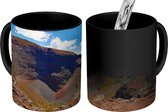 Magische Mok - Foto op Warmte Mok - Wolken boven het rotslandschap van het Nationaal Park Vesuvius in Italië - 350 ML