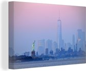 Canvas schilderij 180x120 cm - Wanddecoratie Vrijheidsbeeld en de skyline van New York - Muurdecoratie woonkamer - Slaapkamer decoratie - Kamer accessoires - Schilderijen