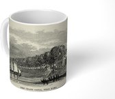 Mok - Een zwart-wit tekening van het grote Grote Kanaal nabij Dordrecht - 350 ML - Beker