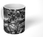 Mok - Huizen aan de kust - zwart wit - 350 ML - Beker