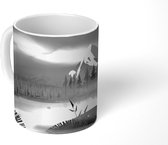 Mok - de Aurora Borealis in een winter's landschap - zwart wit - 350 ML - Beker