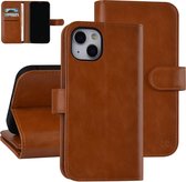 UNIQ Accessory Bruin Pu Leather Book Case Hoesje voor Apple iPhone 13 - Bescherming & Luxe Uitstraling