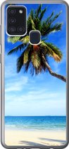 Geschikt voor Samsung Galaxy A21s hoesje - Palmbomen - Strand - Zee - Siliconen Telefoonhoesje