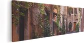Artaza Canvas Schilderij Straatje in Rome met Groene Planten - 120x40 - Groot - Foto Op Canvas - Canvas Print