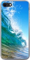 Geschikt voor iPhone SE 2020 hoesje - Een close-up van een golf die breekt voor de kust van Hawaii - Siliconen Telefoonhoesje