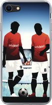 Geschikt voor iPhone 8 hoesje - Een illustratie van twee voetballers in een stadion - Jongens - Meiden - Kids - Siliconen Telefoonhoesje