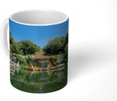Mok - Waterval bij helderblauwe lucht in het Koninklijke Paleis van Caserta - 350 ML - Beker