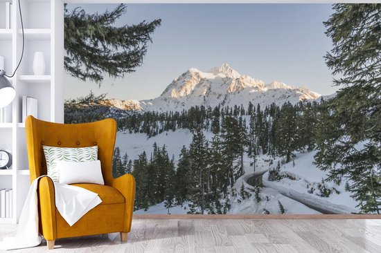 Papier peint Papier peint photo en vinyle - Une route de montagne avec vue sur le paysage américain à Noël largeur 360 cm x hauteur 240 cm - Tirage photo sur papier peint (disponible en 7 tailles)