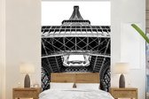 Behang - Fotobehang Onder de Eiffeltoren - Breedte 180 cm x hoogte 280 cm