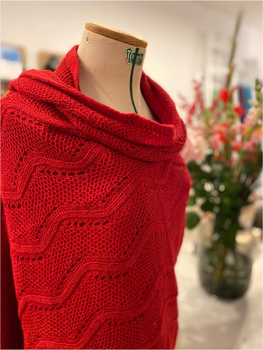 Lovely Scarfs, ajour gebreide shawl, omslagdoek rood, vrouwen, warme sjaal, dames shawl
