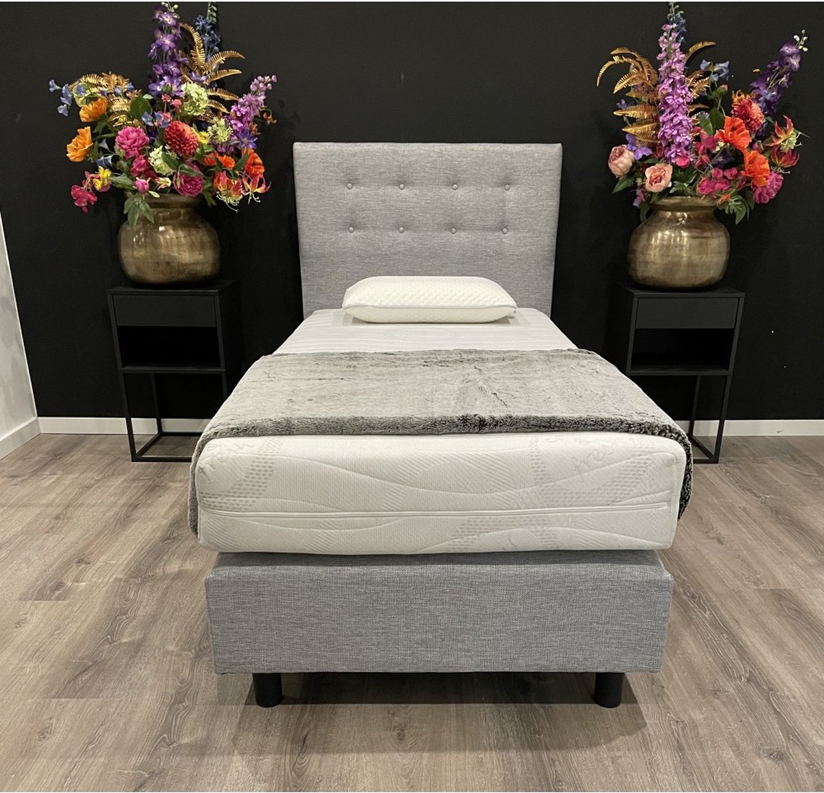 dreambedden Boxspring 70x200 Incl. Pocketvering Matras. Memphis Licht grijs 1-pers.