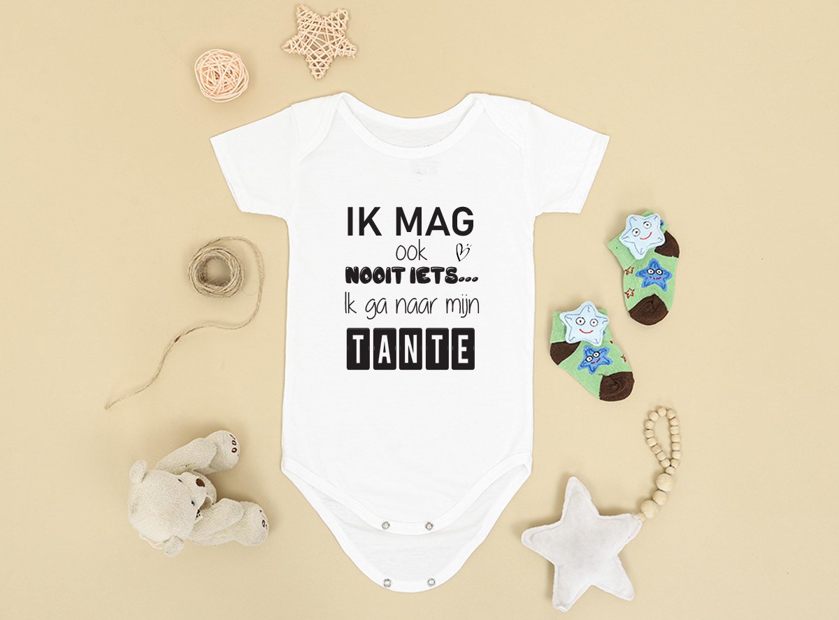 Hospitrix Baby Rompertje met Tekst Ik mag ook nooit iets... Ik ga naar mijn TANTE | Maat XL 12-18 maanden | Korte Mouw | Cadeau voor Zwangerschap | Bekendmaking | Aankondiging | Aanstaande Moeder | Moederdag