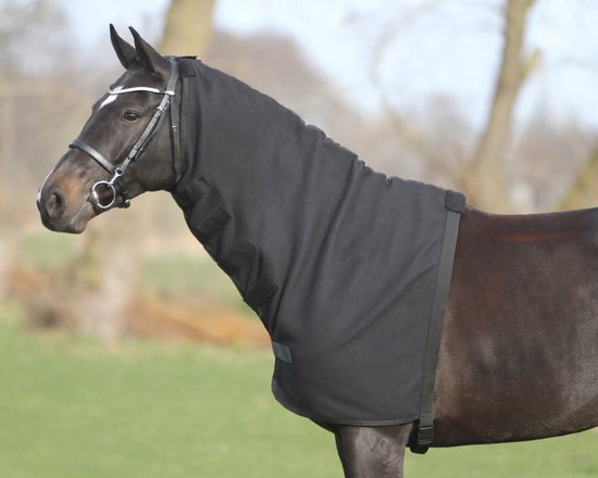 Zwart fleece halsdeel voor paarden, met verstelbare banden en klittenbandsluitingen.