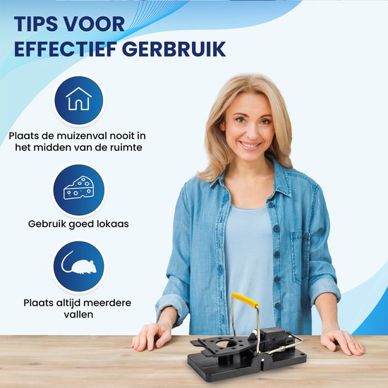 Vrouw in spijkerblouse met tips voor effectief gebruik van muizenval: niet in het midden van de kamer, goed lokken, meerdere vallen plaatsen.