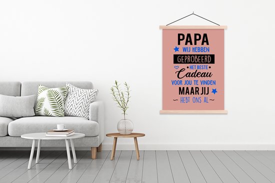 Posterhanger incl. Poster 120x160 cm - Schoolplaat - Quotes - Papa - Spreuken - Papa jij hebt ons al - Textielposter - Blanke latten - Vaderdag cadeau - Geschenk - Cadeautje voor hem - Tip - Mannen