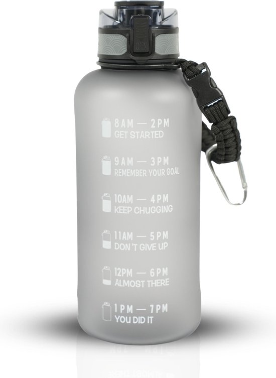 Grijze 2 liter drinkfles met tijdmarkeringen en een zwart draagkoord. De fles is mat.