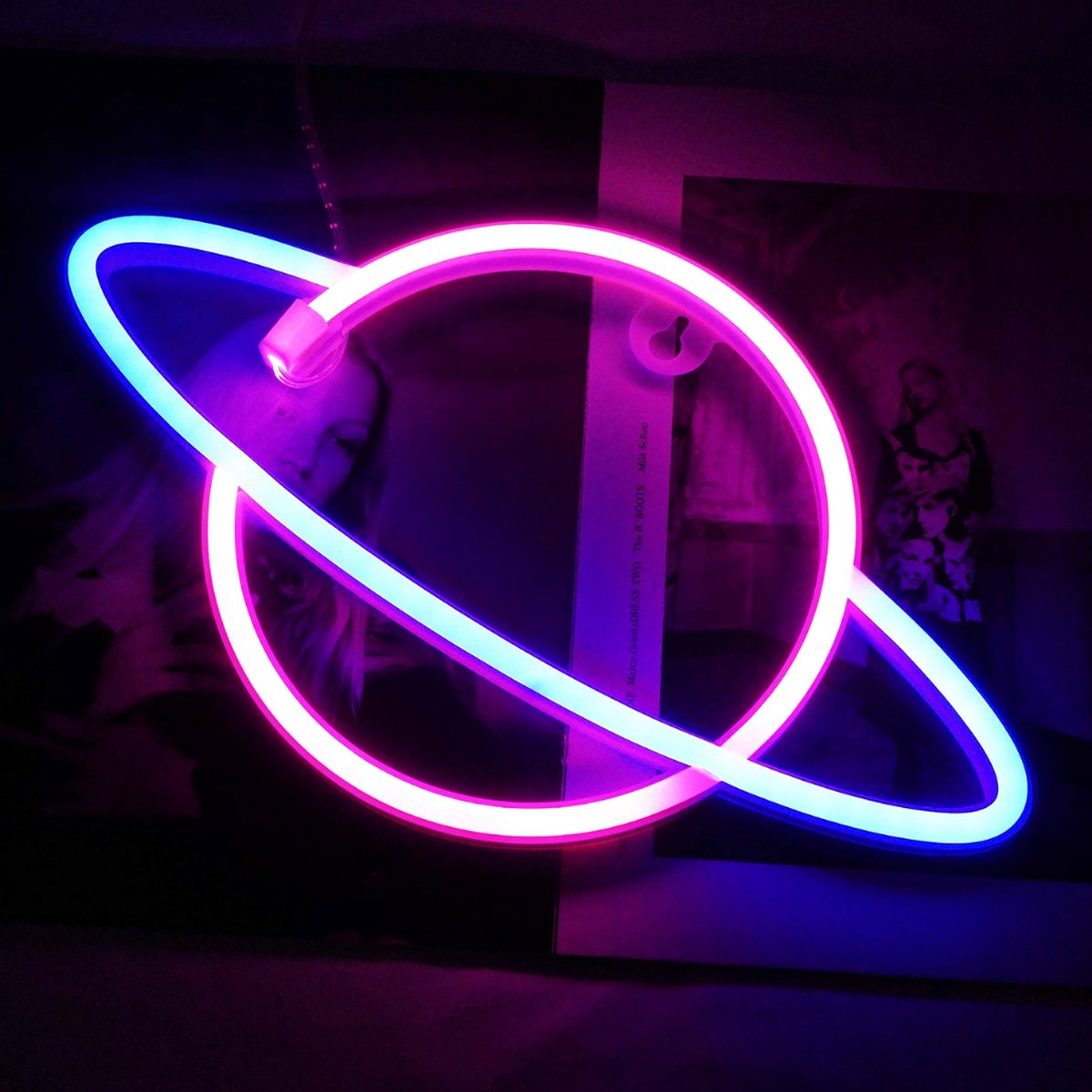 ZoeZo Design - Neon LED lamp Planeet - Roze - Blauw Decoratie - USB - Sfeerverlichting - Wandlamp - Neon Verlichting