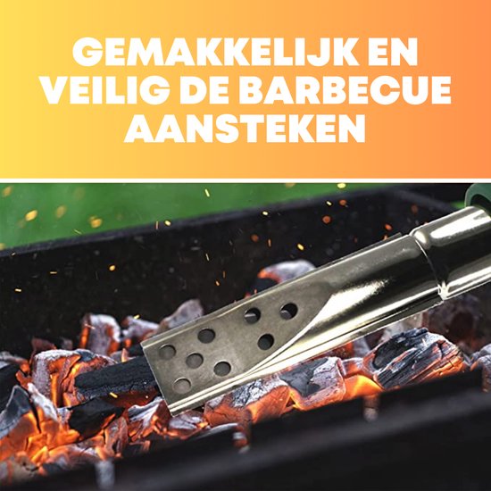 Elektrische barbecue aansteker met metaalafwerking, geplaatst in een barbecue met gloeiende kolen. Bovenste gedeelte heeft de tekst 'GEMAKKELIJK EN VEILIG DE BARBECUE AANSTEKEN'.