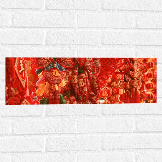Muursticker - Kraam Vol Rode Chinese Versieringen - 60x20 cm Foto op Muursticker