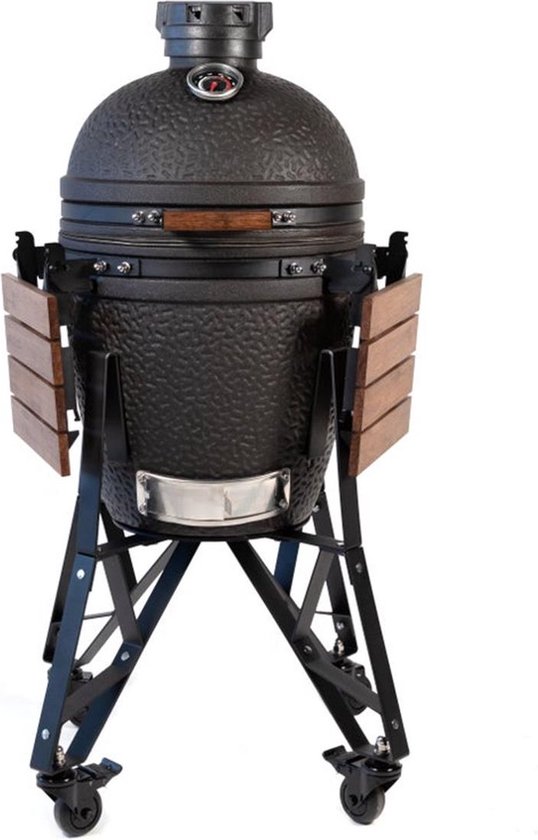 Zwarte Bastard kamado barbecue met houten bijzettafels en thermometer.
