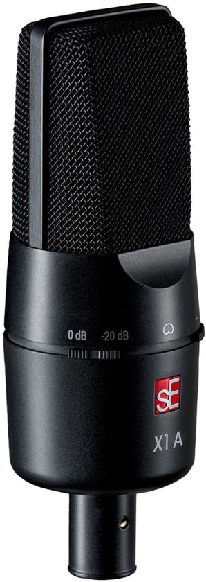 Zwarte sE X1 A microfoon met aan de zijkant de instellingen 0 dB, -20 dB en het SE logo.