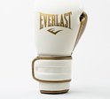 Witte Everlast bokshandschoen met gouden Everlast-logo en gouden accenten op de polssluiting en de achterkant van de hand.