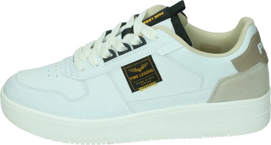 Witte sneaker met beige suède accenten en een zwart PME Legend logo label.