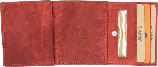Open rode portemonnee met pasjes, geld en een muntvak, met merklogo.