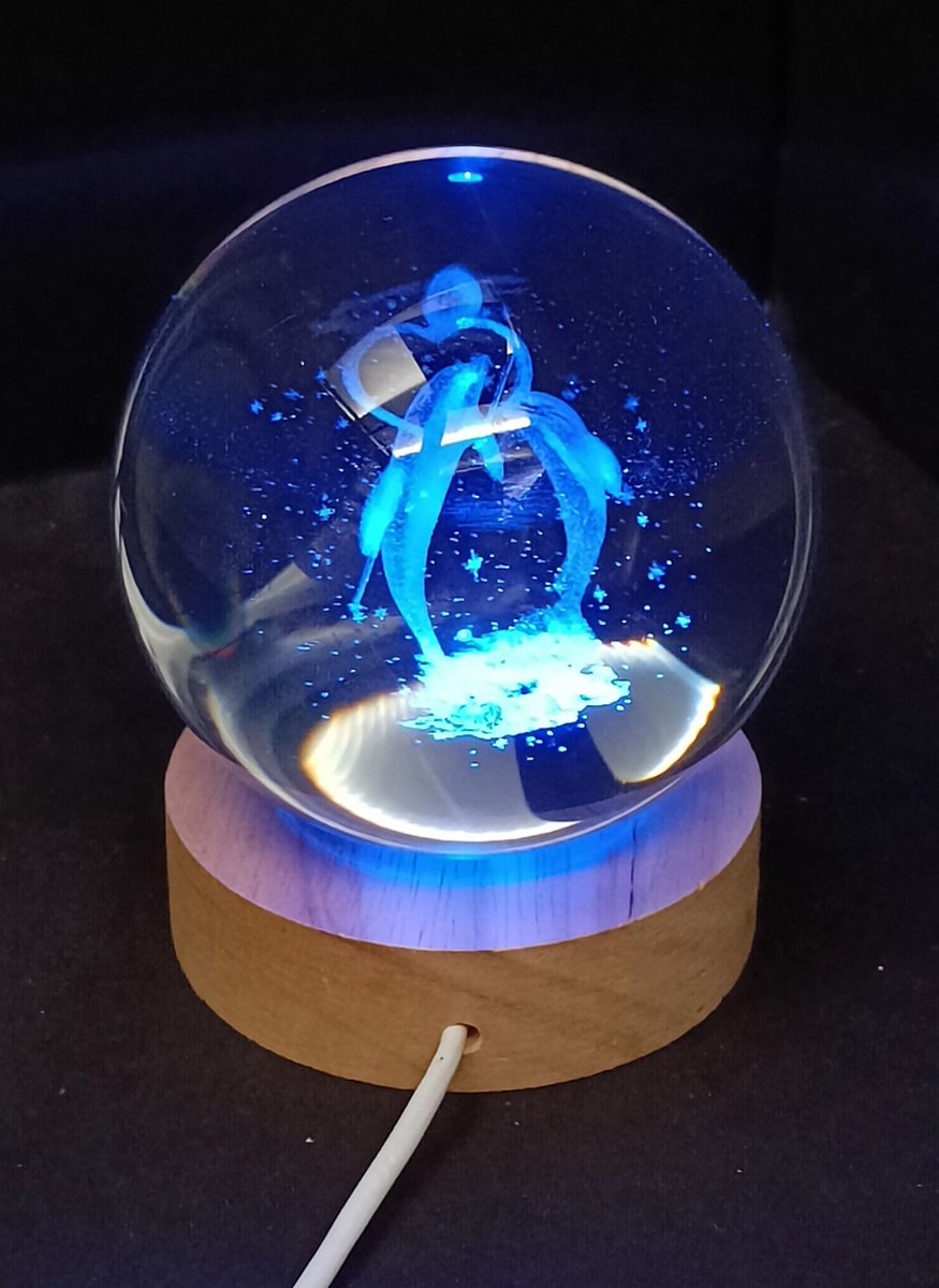 Lumiasfer 3D Kristallen Bol Lamp 'Dolphins in Love 2' - wisselende kleuren - tafellamp - USB - ø8 x H10 cm - kinderlampen - sfeerlicht - woonkamer - nachtlamp - luxe cadeaubox