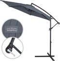 Donkergrijze zweefparasol met Kingsleeve logo, close-up van de slinger mechaniek.