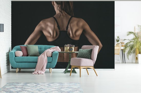 Papier peint photo vinyle - Le dos et les épaules d'une femme qui pratique clairement le fitness largeur 390 cm x hauteur 260 cm - Tirage photo sur papier peint (disponible en 7 tailles)