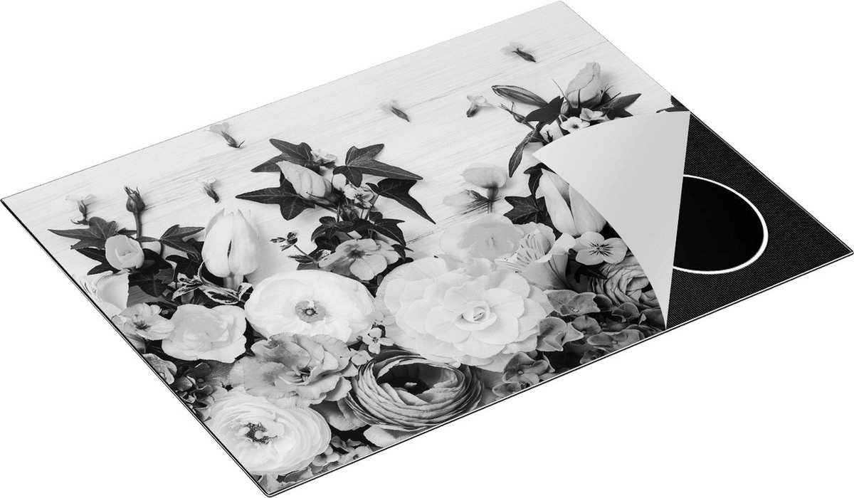 Chefcare Inductie Beschermer Bloemen op een Witte Houten Achtergrond - Zwart Wit - 70x55 cm - Afdekplaat Inductie - Kookplaat Beschermer - Inductie Mat