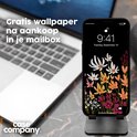 Zwarte telefoonhoes met bloemenprint, gratis wallpaper bij aankoop.