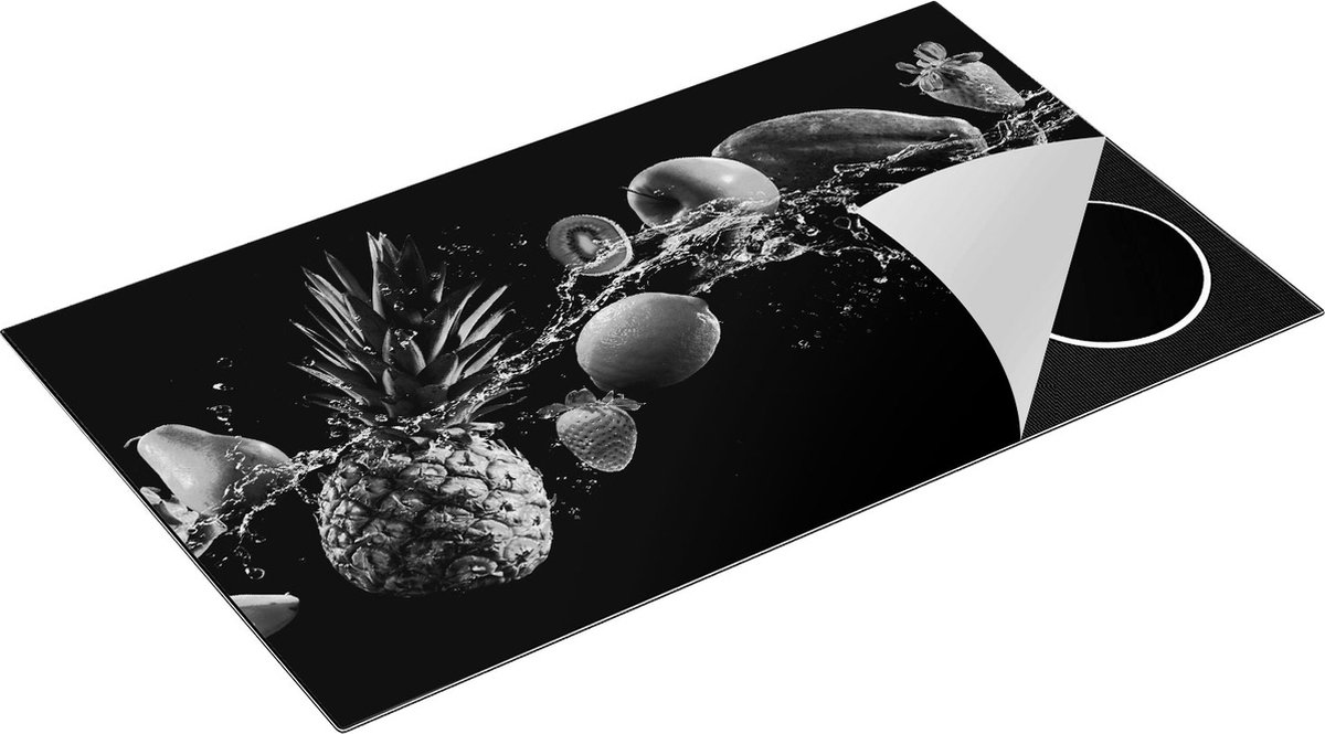 Chefcare Inductie Beschermer Fruit met Water op Zwart Achtergrond - Zwart Wit - 89,6x51,6 cm - Afdekplaat Inductie - Kookplaat Beschermer - Inductie Mat