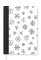 Notitieboek - Schrijfboek - Sneeuwvlok - Design - Winter - Notitieboekje klein - A5 formaat - Schrijfblok - Kerst - Cadeau - Kerstcadeau voor mannen, vrouwen en kinderen