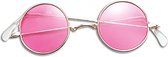 Hippie habillé de lunettes roses