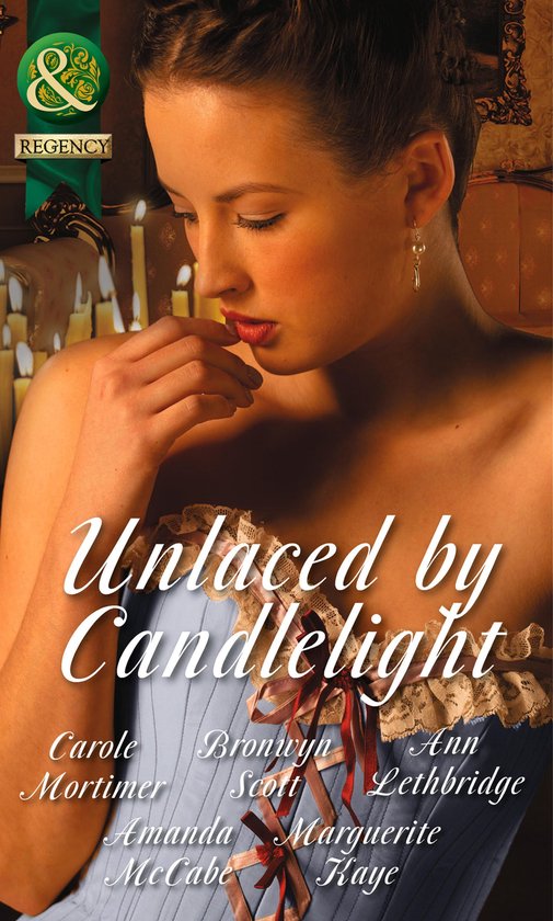 Une jeune femme aux cheveux bruns relevés porte un corset bleu clair. Titre : Unlaced by Candlelight.