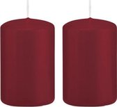 2x Bordeauxrode cilinderkaarsen/stompkaarsen 5 x 8 cm 18 branduren - Geurloze kaarsen - Woondecoraties