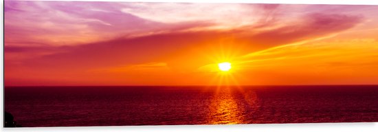 Dibond - Prachtige Zonsondergang achter Kalme Zee - 120x40 cm Foto op Aluminium (Wanddecoratie van metaal)