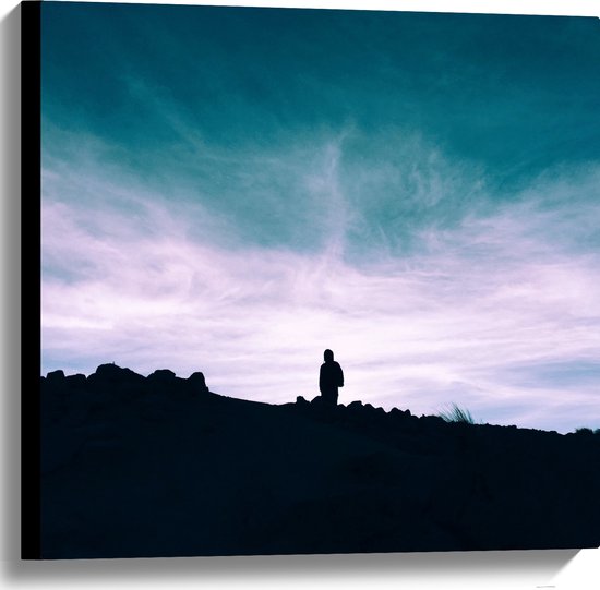 WallClassics - Canvas - Silhouette van Man op een Berg - 60x60 cm Foto op Canvas Schilderij (Wanddecoratie op Canvas)