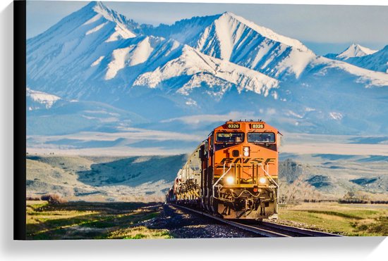 Canvas - Oranje Trein in IJslandschap op Spoor - 60x40 cm Foto op Canvas Schilderij (Wanddecoratie op Canvas)
