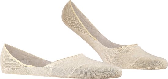 Deux socquettes FALKE beiges, coupe basse, en tissu à maille fine.
